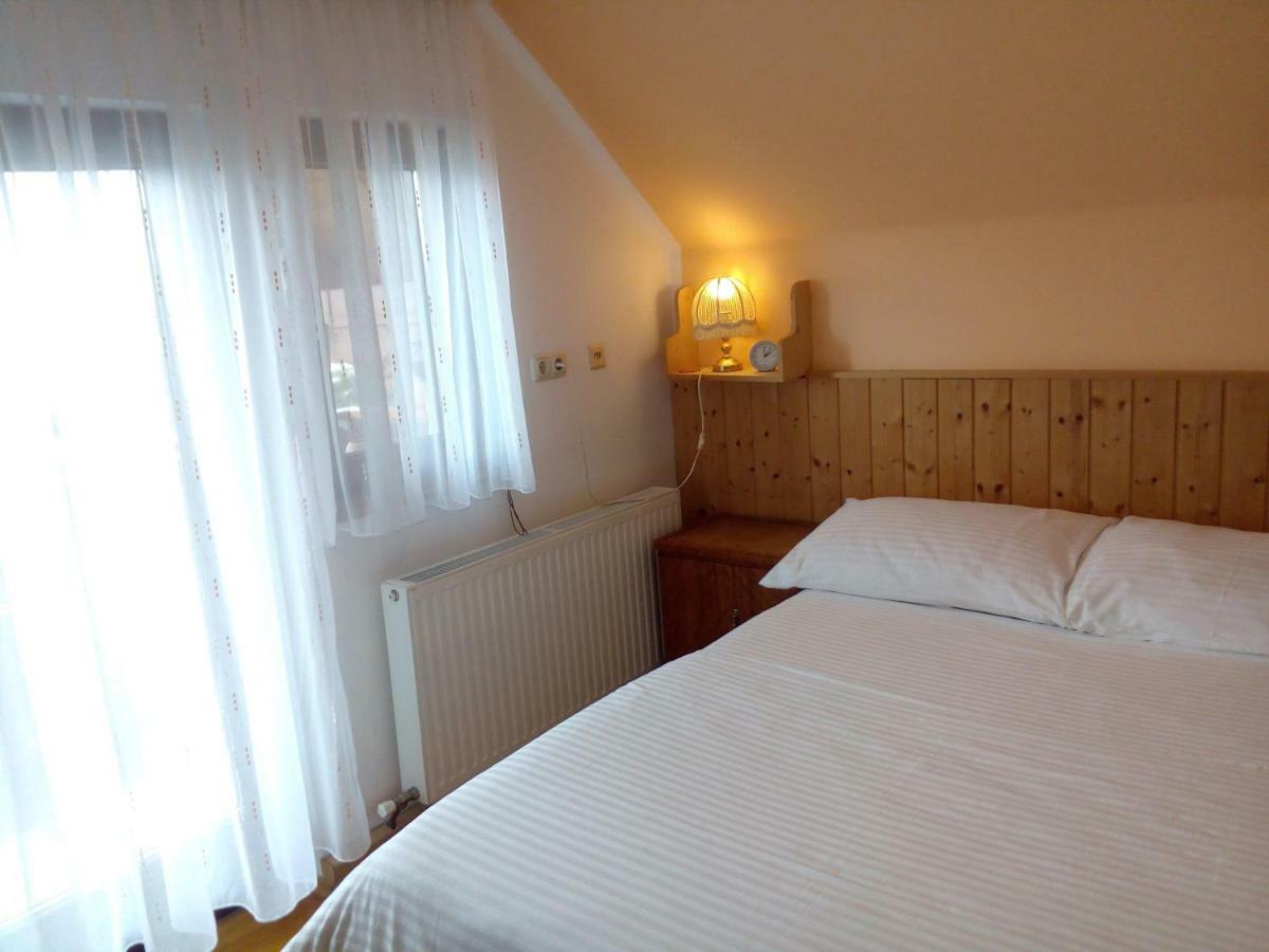אלטמונסטר Ferienhaus In Der Schlipfing Mit Garten מראה חיצוני תמונה